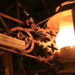 2tips Un farol alimentado por aceite de ballena vuelve a brillar, ahora gracias a bombillos incandescentes.