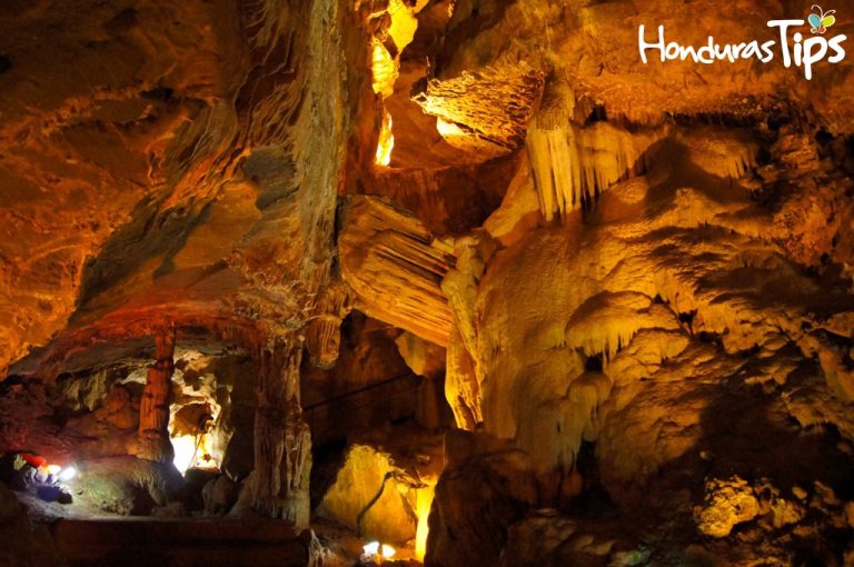 Desde siempre Siguatepeque se ha visto rodeada de una pintoresca belleza y diversos atractivos naturales, como las cercanas Cuevas de Taulabé.
