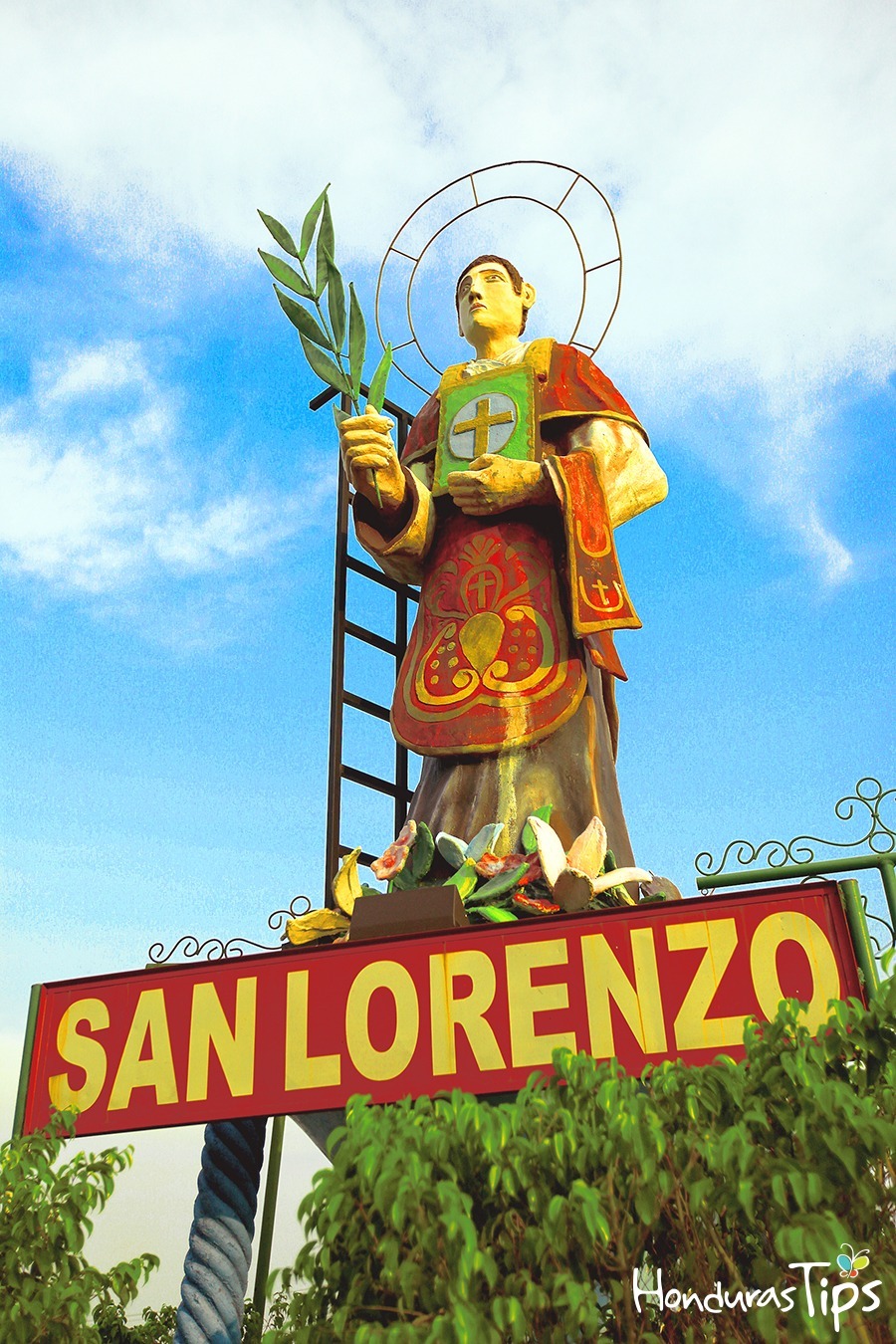Imagen de San Lorenzo en la entrada de la ciudad.