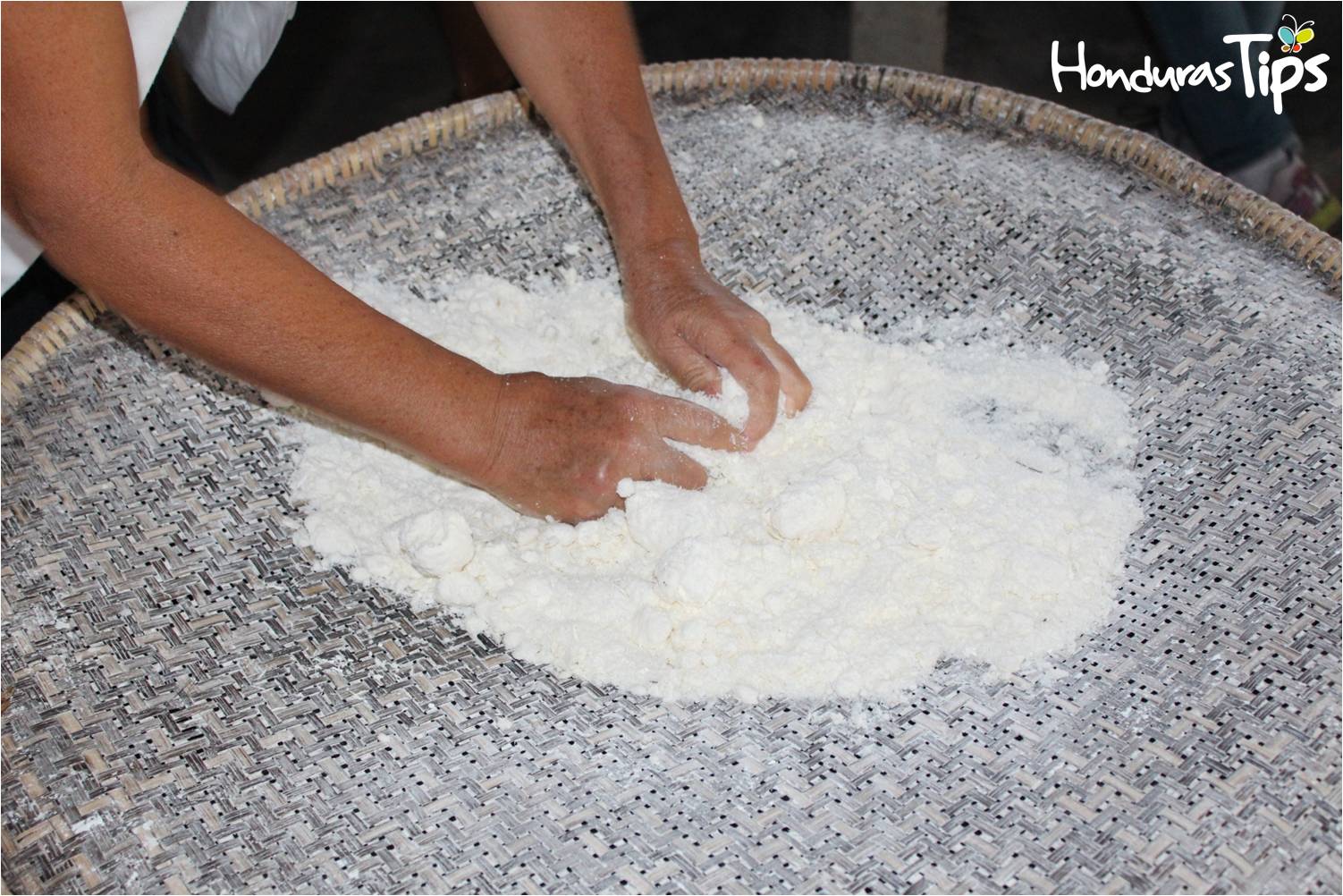 En el tour de casabe podrá apreciar el proceso de la yuca para convertirla en casabe / During the cassava tour you can appreciate the entire process of making cassava