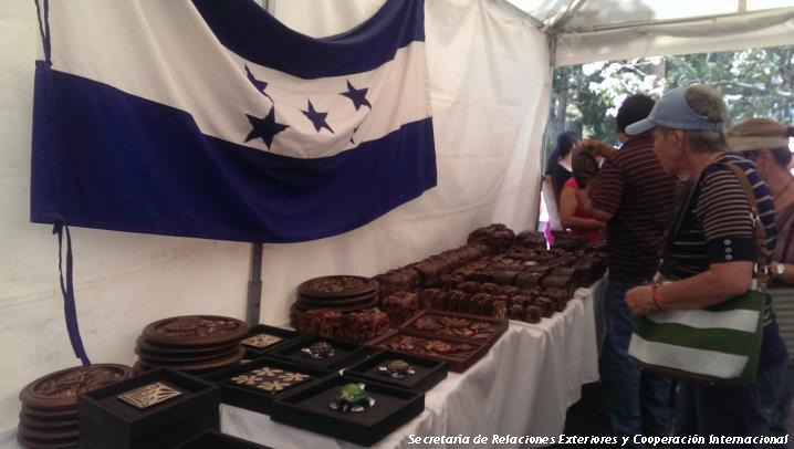La Embajada de Honduras en Costa Rica participó en el Festival Internacional de las Artes, con un programa variado de conciertos, obras teatrales, exposiciones de pinturas y artesanías.