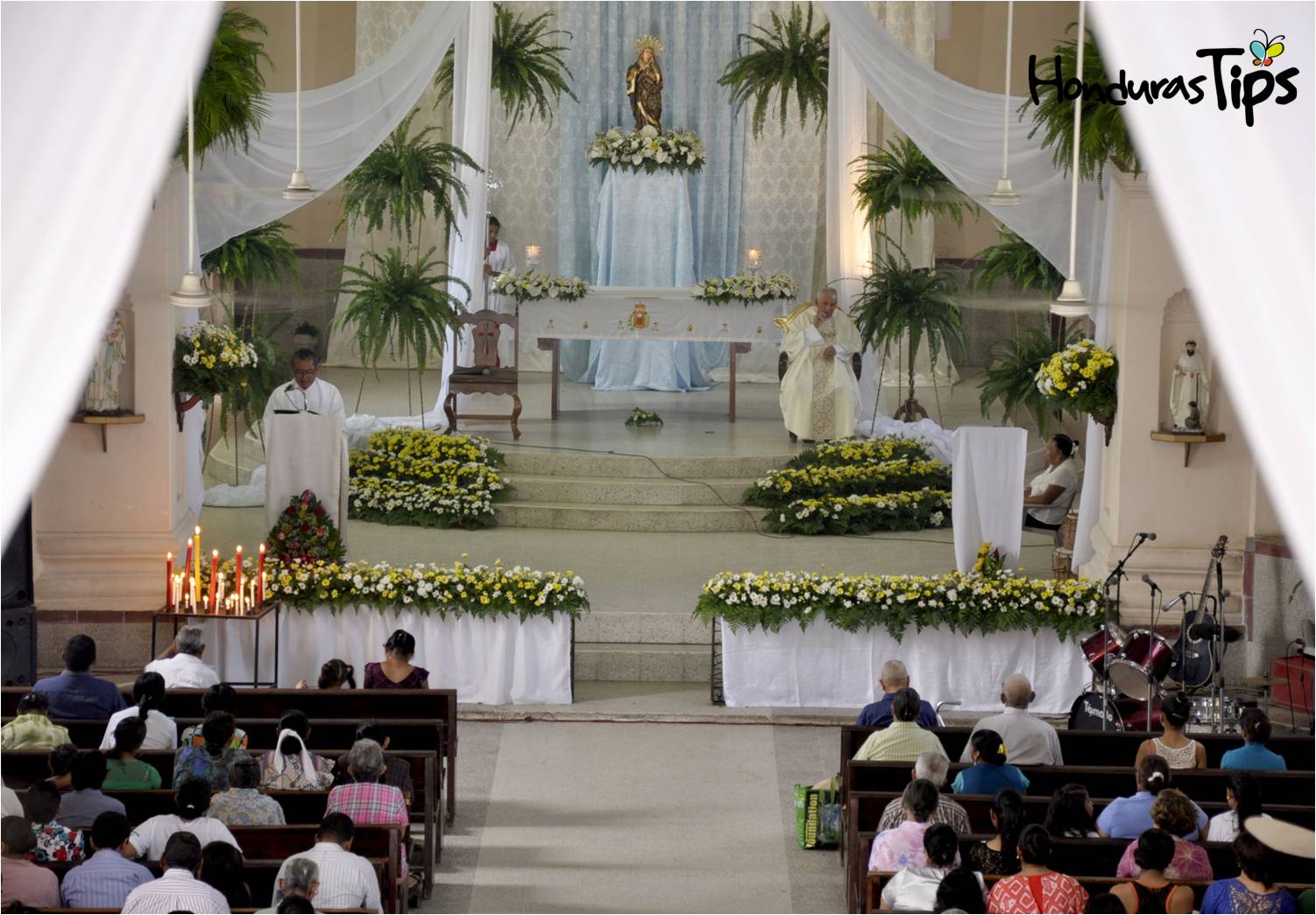 El 21 de noviembre se celebraron cuatro misas en la iglesia Nuestra Señora de Los Dolores.