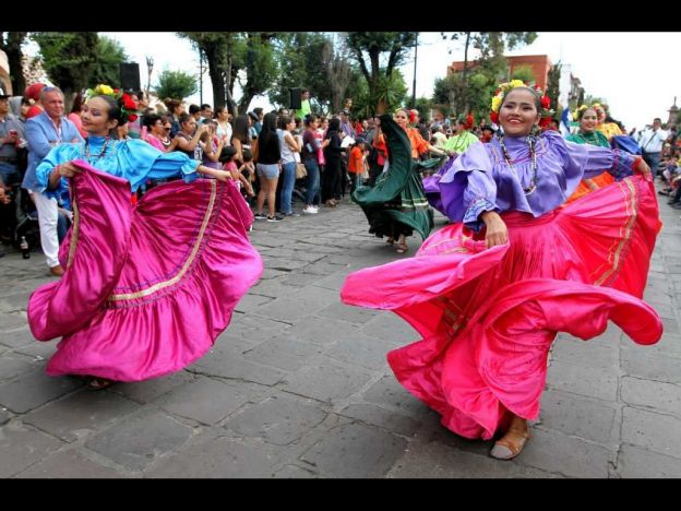 Da orgullo verlos danzas por las calles de México.