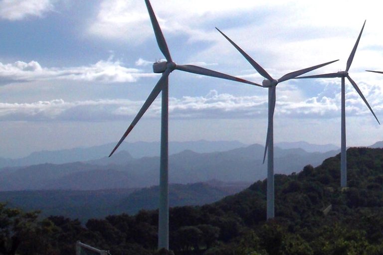 El parque eólico es un nuevo atractivo de  Santa Ana, lugar denominado la ciudad de los vientos, se encuentra a unos 20 minutos de Tegucigalpa, Honduras.  Foto: Tania Nuila