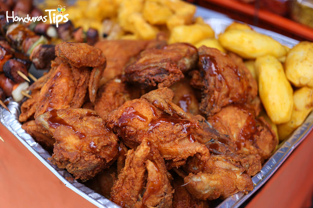 Uno de las comidas que más buscan los visitantes es el pollo frito. 