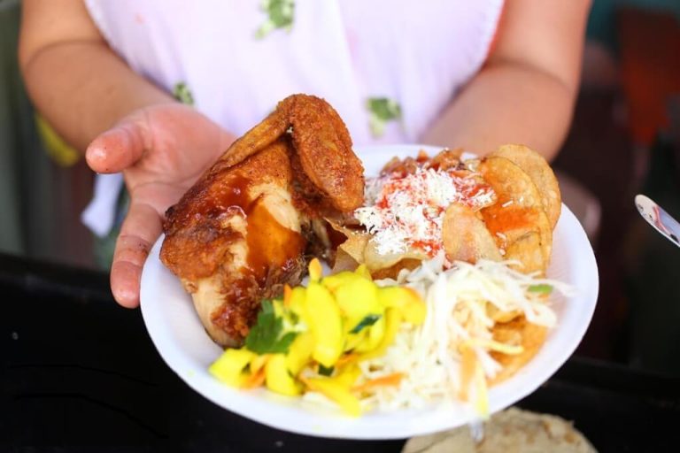 Pollo chuco: un platillo emblemático en la zona norte de Honduras