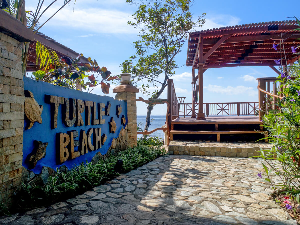 Turtle Beach Dive Resort, un paraíso tropical para relajarse en Roatán